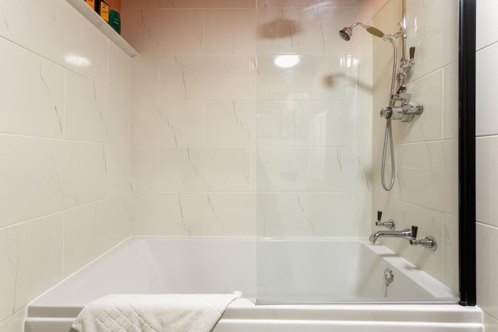 Seaside Escape Apartment พอร์ตสมัธ ภายนอก รูปภาพ
