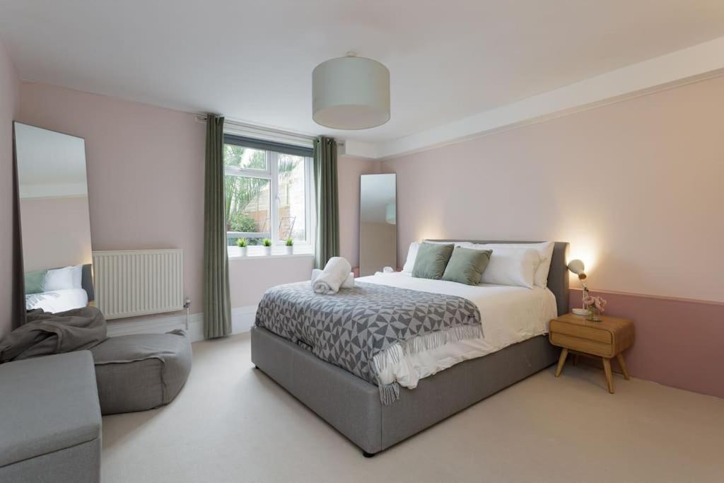 Seaside Escape Apartment พอร์ตสมัธ ภายนอก รูปภาพ